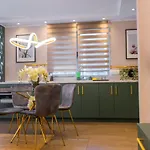 Victoriei Emerald & Pink Gems - Designer Apartman *