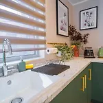Apartman Victoriei Emerald & Pink Gems - Designer *