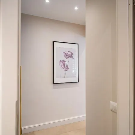 Victoriei Emerald & Pink Gems - Designer Appartement