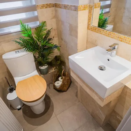 Victoriei Emerald & Pink Gems - Designer Bucarest