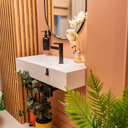 Victoriei Emerald & Pink Gems - Designer Bucarest