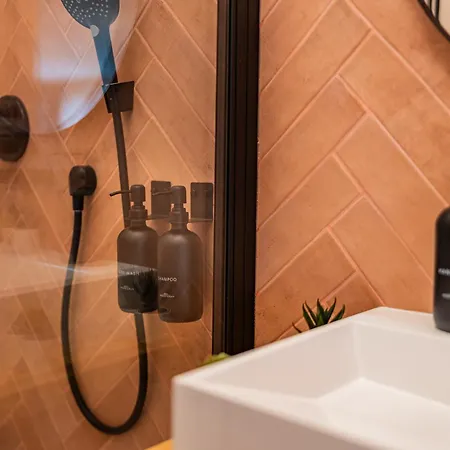 Victoriei Emerald & Pink Gems - Designer Bucarest