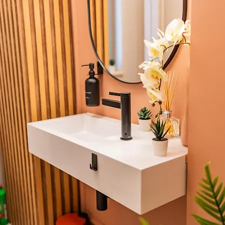 Victoriei Emerald & Pink Gems - Designer Appartement