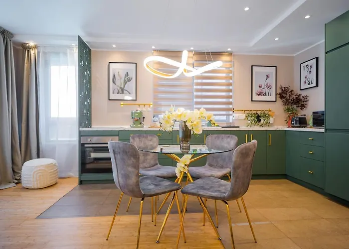 Victoriei Emerald & Pink Gems - Designer