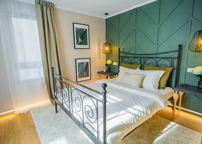 Victoriei Emerald & Pink Gems - Designer Apartament *