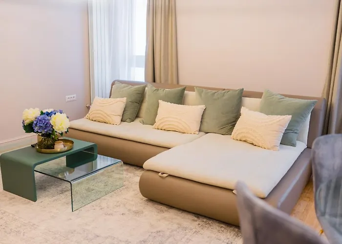 Victoriei Emerald & Pink Gems - Designer *