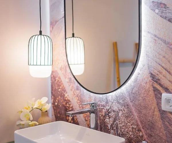 Victoriei Emerald & Pink Gems - Designer Apartament *