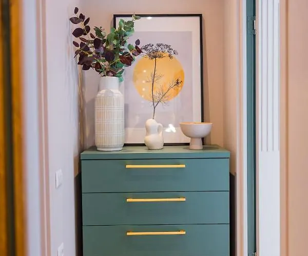 Victoriei Emerald & Pink Gems - Designer בוקרשט