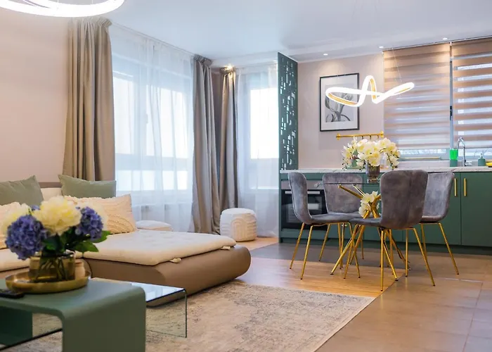 Victoriei Emerald & Pink Gems - Designer