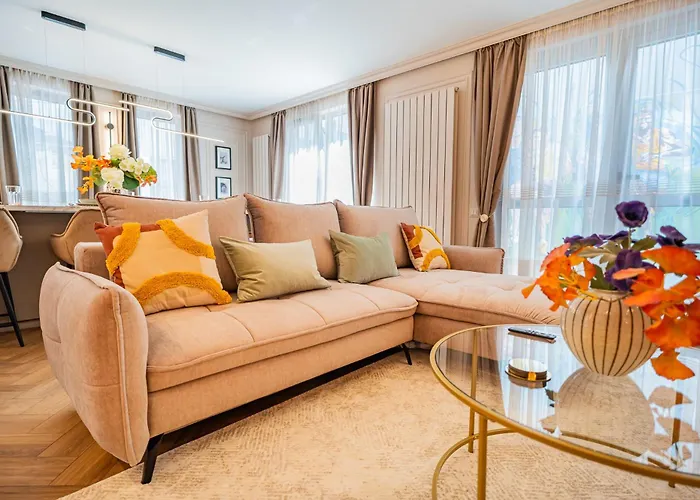 Victoriei Emerald & Pink Gems - Designer * Βουκουρέστι