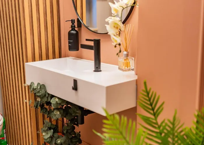 Victoriei Emerald & Pink Gems - Designer Βουκουρέστι