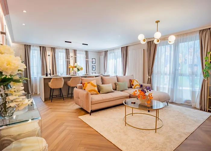 Victoriei Emerald & Pink Gems - Designer