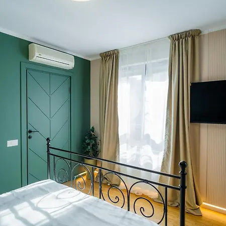 Victoriei Emerald & Pink Gems - Designer *