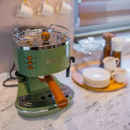 Victoriei Emerald & Pink Gems - Designer Apartment Bucharest