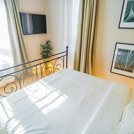 Apartment Victoriei Emerald & Pink Gems - Designer