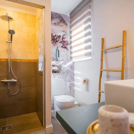 Victoriei Emerald & Pink Gems - Designer Apartment *