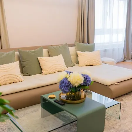 Apartment Victoriei Emerald & Pink Gems - Designer *