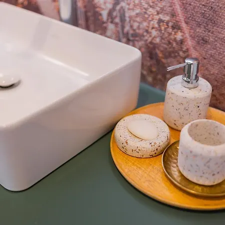 Victoriei Emerald & Pink Gems - Designer Bucharest