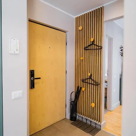 Apartment Victoriei Emerald & Pink Gems - Designer *