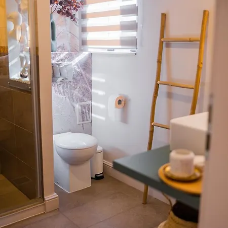 Victoriei Emerald & Pink Gems - Designer