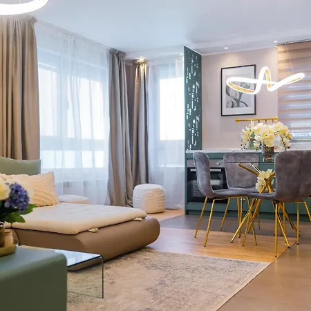 Victoriei Emerald & Pink Gems - Designer