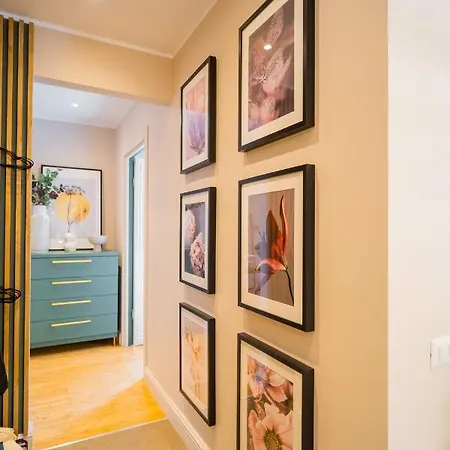 Victoriei Emerald & Pink Gems - Designer Apartment *