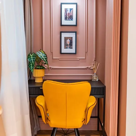 Victoriei Emerald & Pink Gems - Designer Bucharest