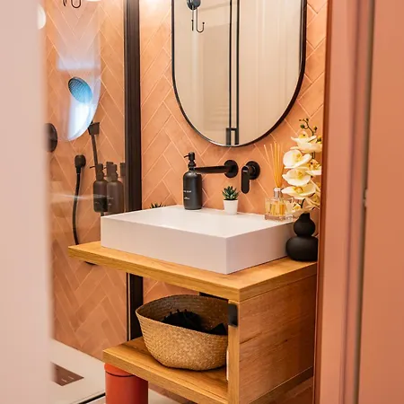 Victoriei Emerald & Pink Gems - Designer Apartment