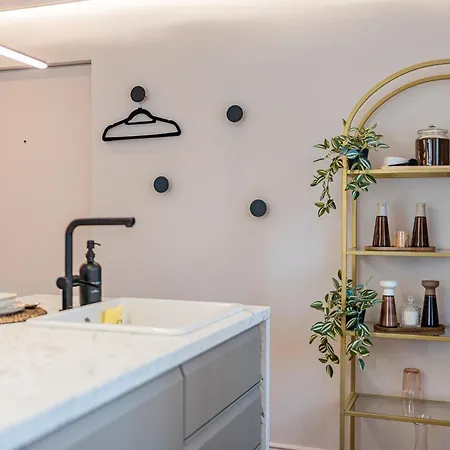 Apartment Victoriei Emerald & Pink Gems - Designer *