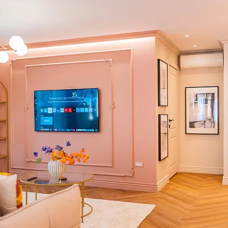 Apartment Victoriei Emerald & Pink Gems - Designer *