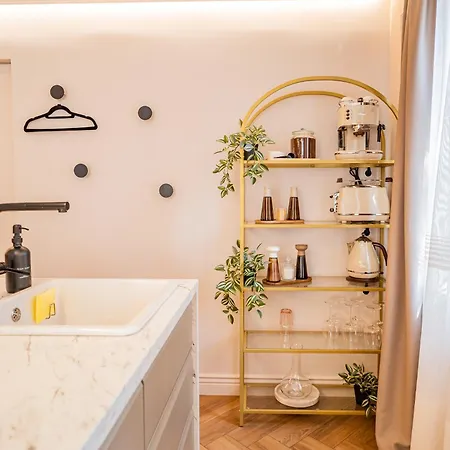 Apartment Victoriei Emerald & Pink Gems - Designer *