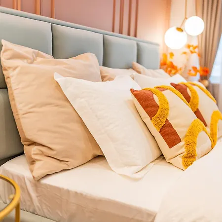 Victoriei Emerald & Pink Gems - Designer Bucharest