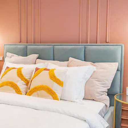 Apartment Victoriei Emerald & Pink Gems - Designer