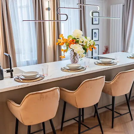 Apartment Victoriei Emerald & Pink Gems - Designer *