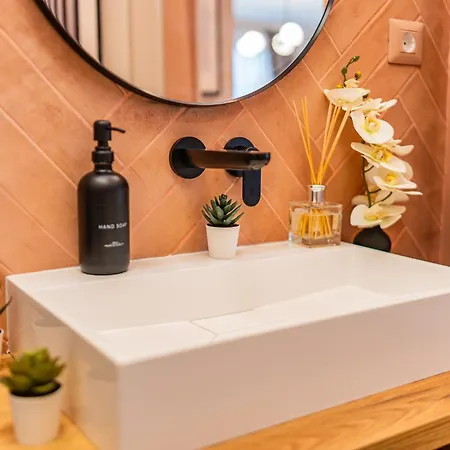 Apartment Victoriei Emerald & Pink Gems - Designer *