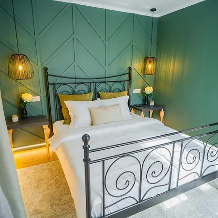 Victoriei Emerald & Pink Gems - Designer *