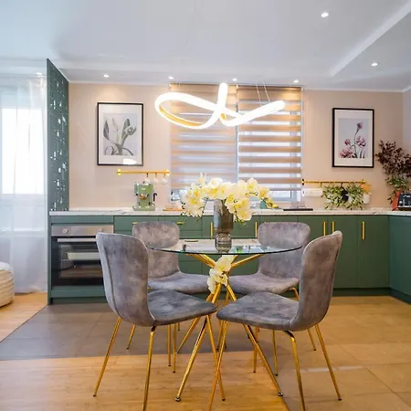 Victoriei Emerald & Pink Gems - Designer