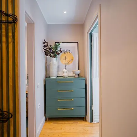 Victoriei Emerald & Pink Gems - Designer בוקרשט