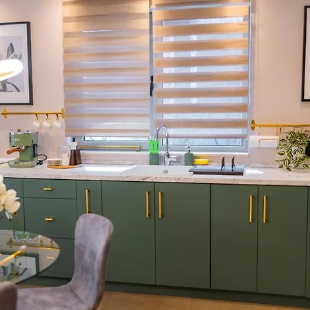 Victoriei Emerald & Pink Gems - Designer * בוקרשט