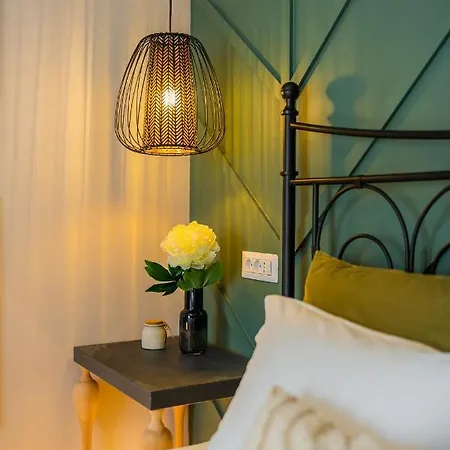 Victoriei Emerald & Pink Gems - Designer *