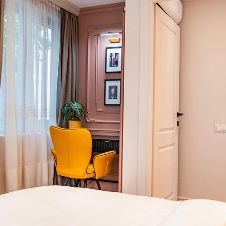 Victoriei Emerald & Pink Gems - Designer *