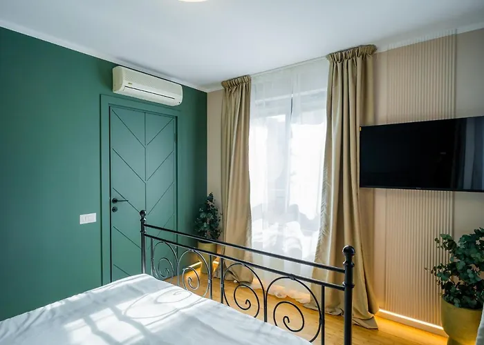 Victoriei Emerald & Pink Gems - Designer *