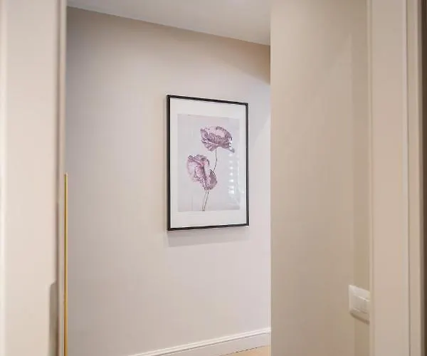 Victoriei Emerald & Pink Gems - Designer Apartmán