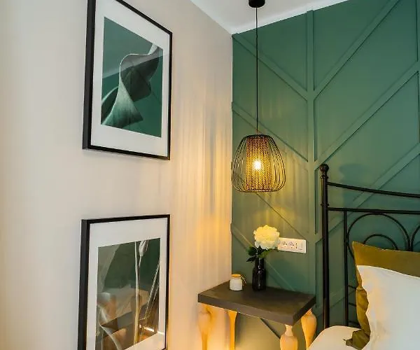 Victoriei Emerald & Pink Gems - Designer Apartmán