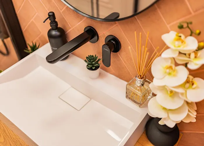 Victoriei Emerald & Pink Gems - Designer * Bukurešť