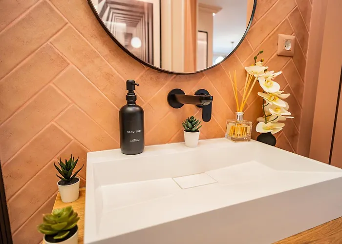 Victoriei Emerald & Pink Gems - Designer