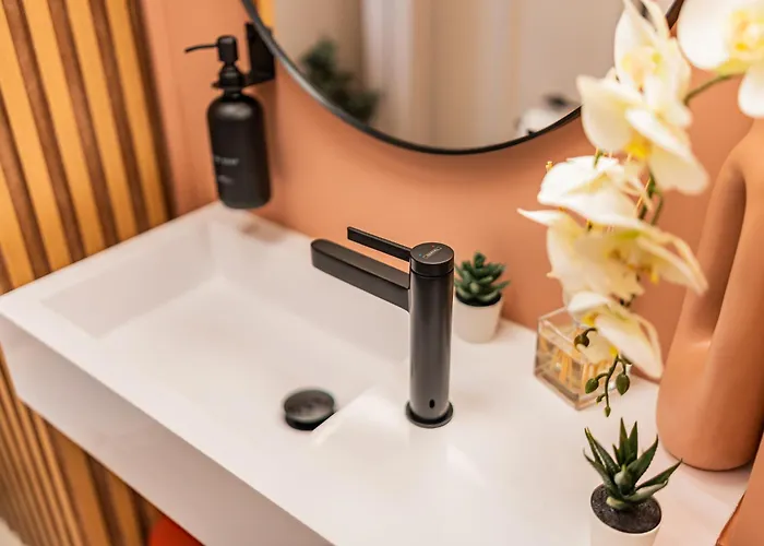 Victoriei Emerald & Pink Gems - Designer