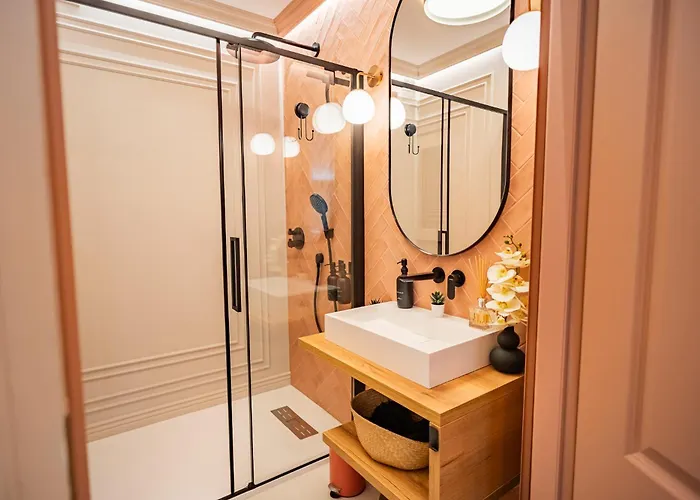 Victoriei Emerald & Pink Gems - Designer